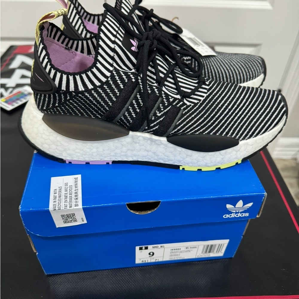 NWT Adidas NMD black white size 9 9.5
